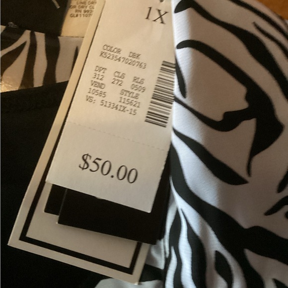NWT MAGGIE BARNES BLACK TANK WITH SHEAR ZEBRA STRIPE SHIRT 1X - Picture 2 of 4